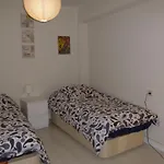 Flat -200m Center-2 Baths- 3 Bedrooms 5pers 公寓