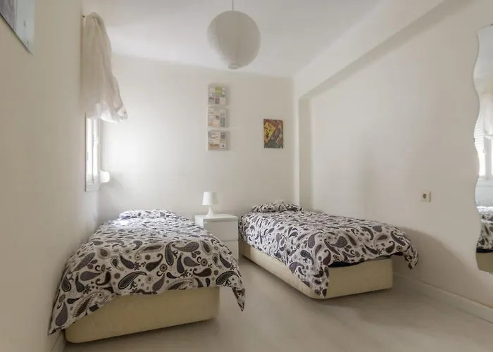 Flat -200m Center-2 Baths- 3 Bedrooms 5pers Málaga